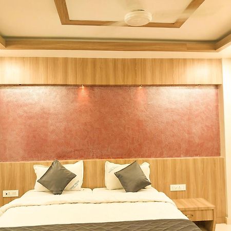Hotel Royal Wings Elūr 外观 照片