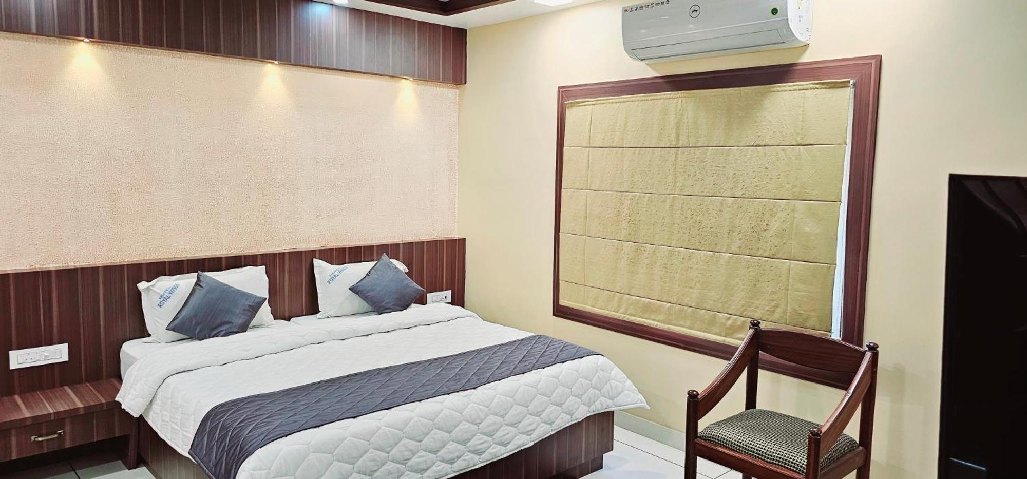 Hotel Royal Wings Elūr 外观 照片