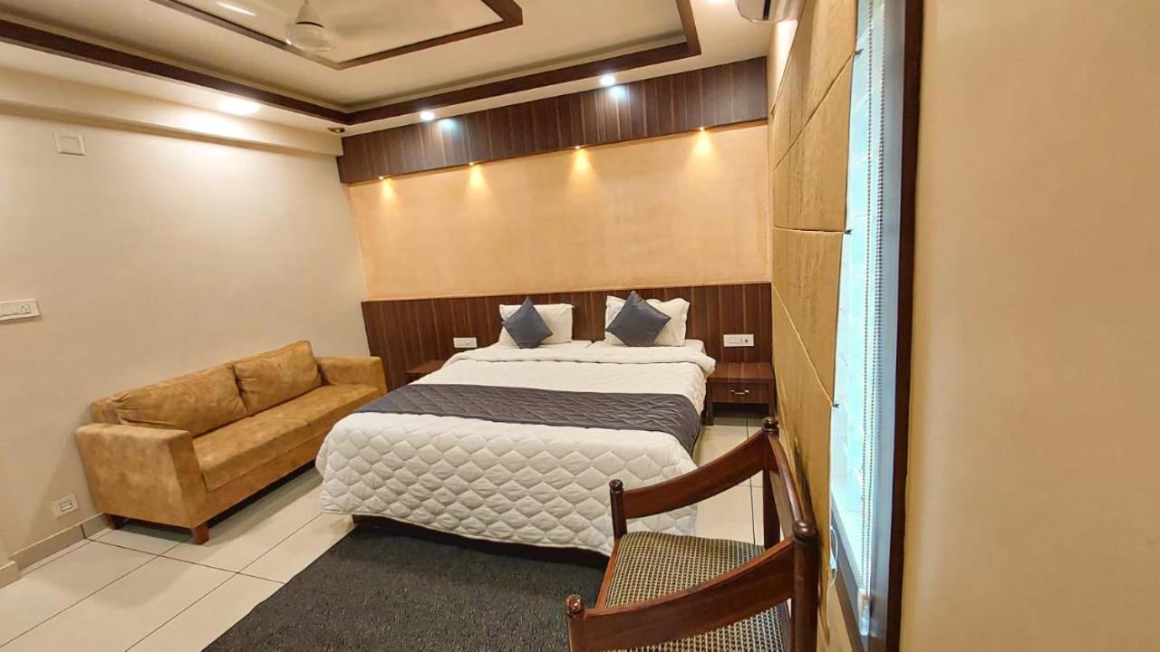 Hotel Royal Wings Elūr 外观 照片