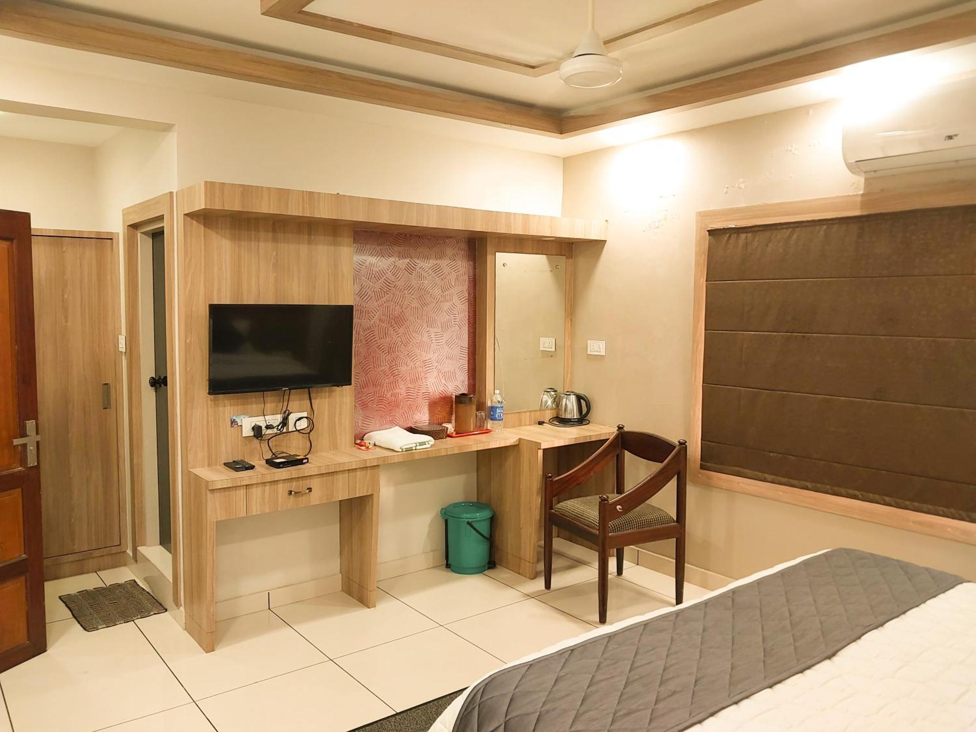 Hotel Royal Wings Elūr 外观 照片