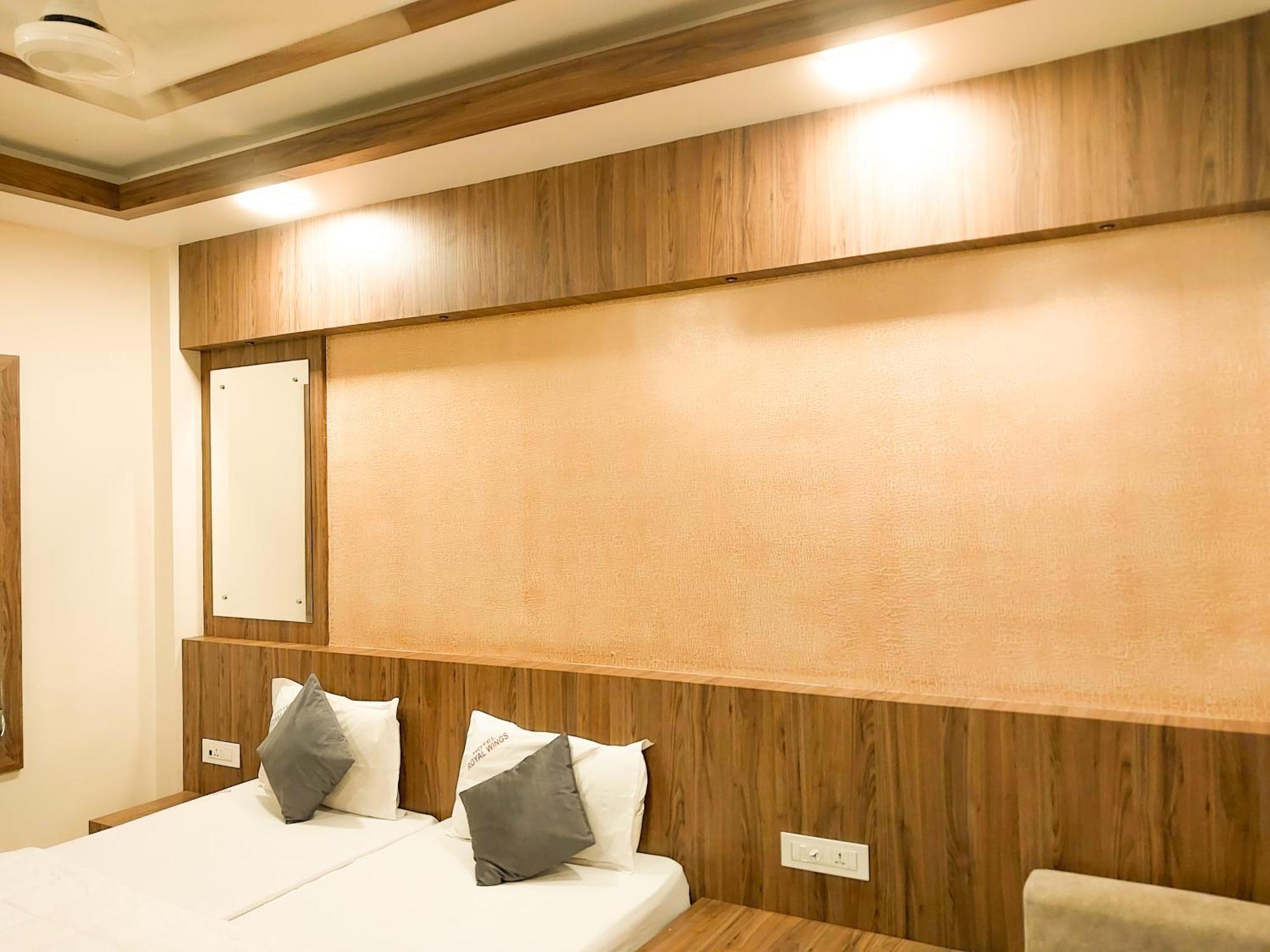 Hotel Royal Wings Elūr 外观 照片