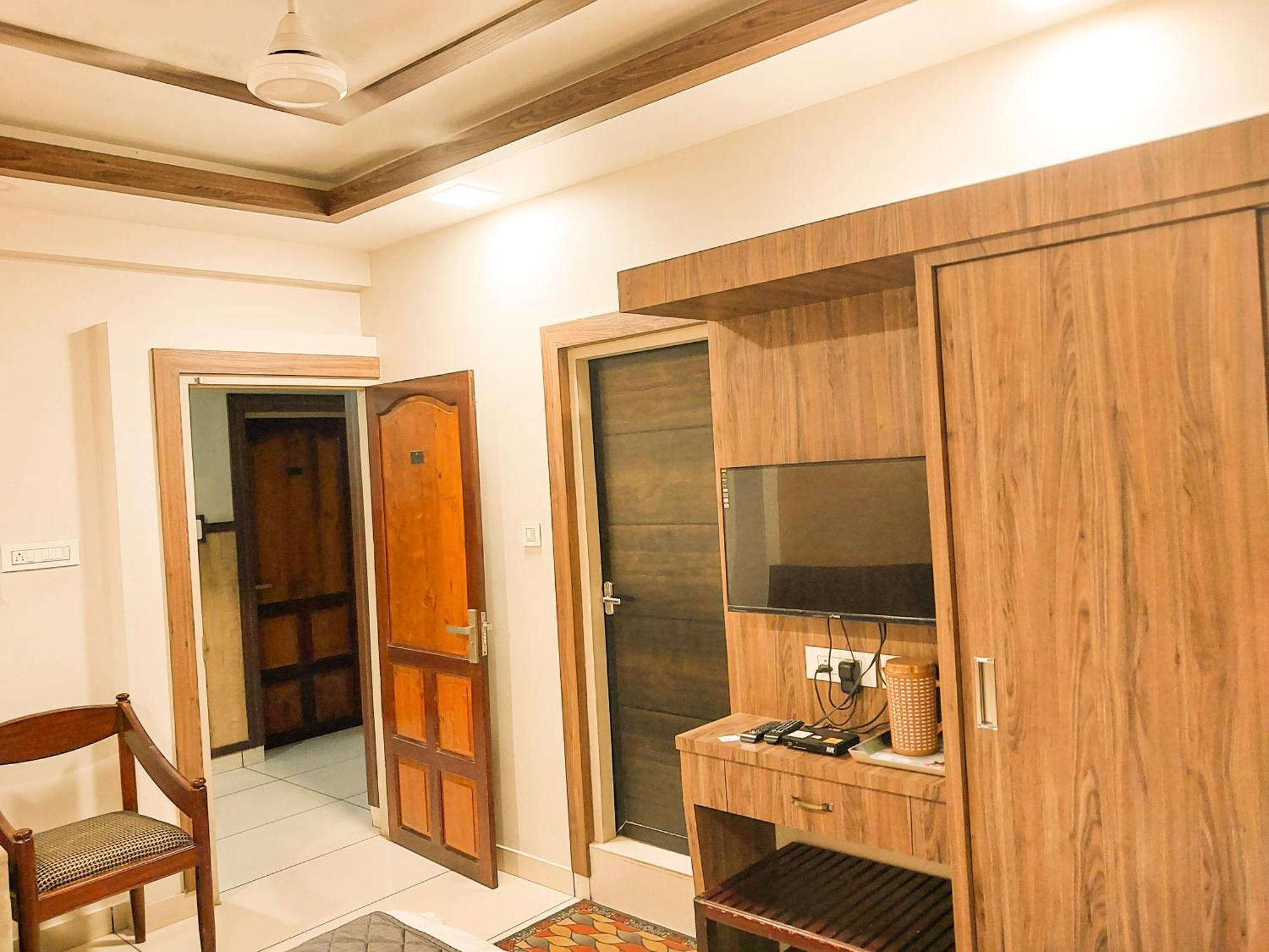 Hotel Royal Wings Elūr 外观 照片