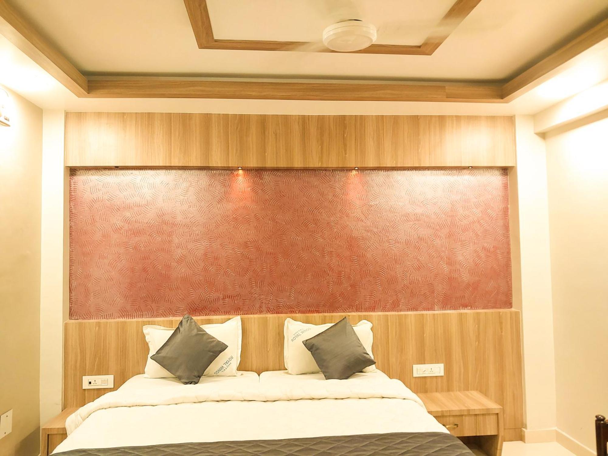 Hotel Royal Wings Elūr 外观 照片