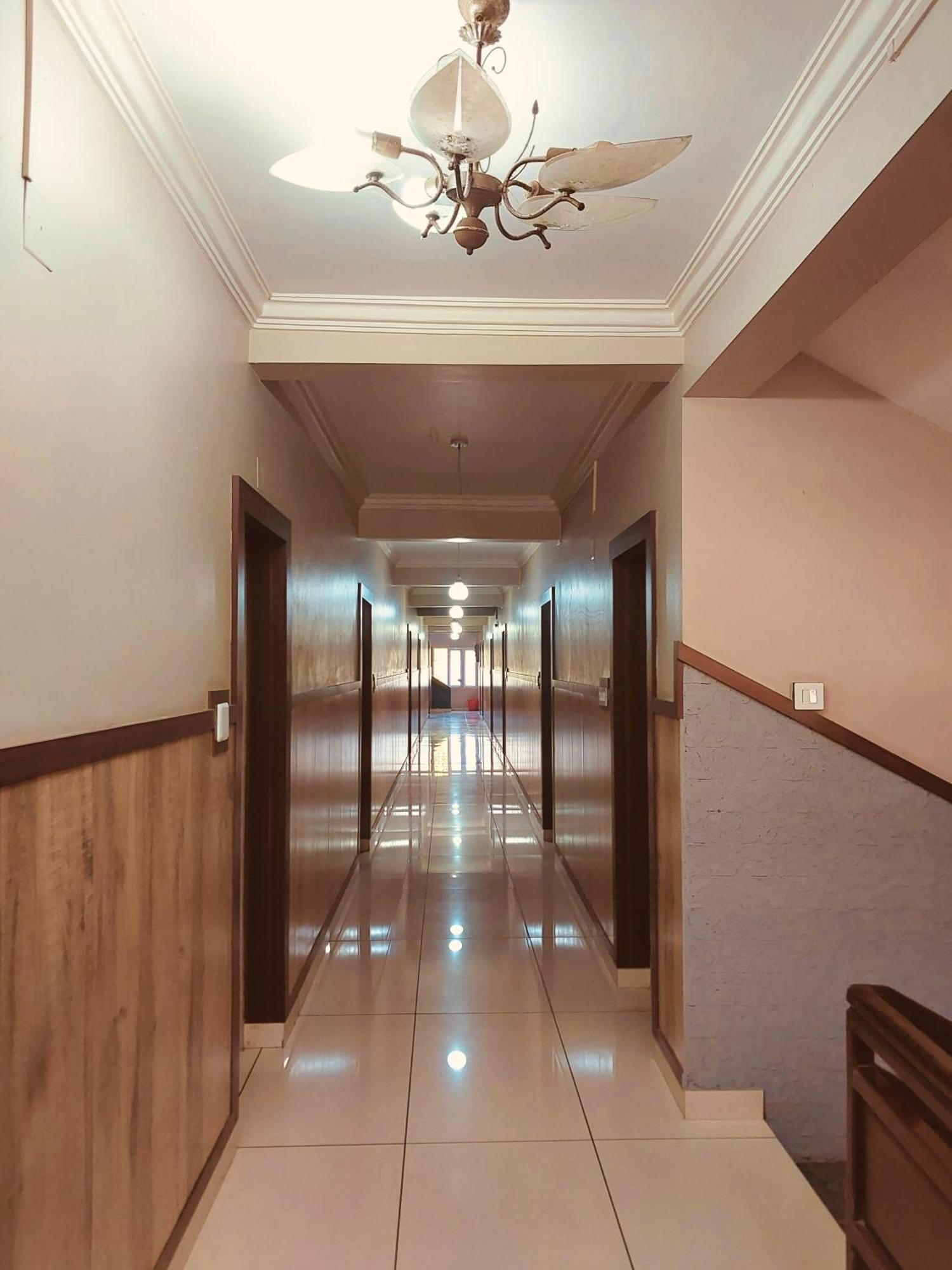 Hotel Royal Wings Elūr 外观 照片