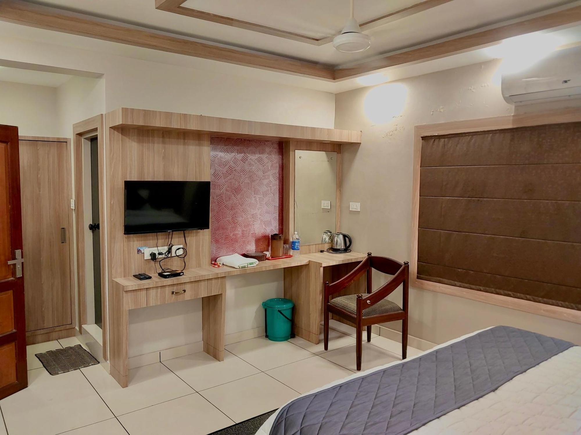 Hotel Royal Wings Elūr 外观 照片