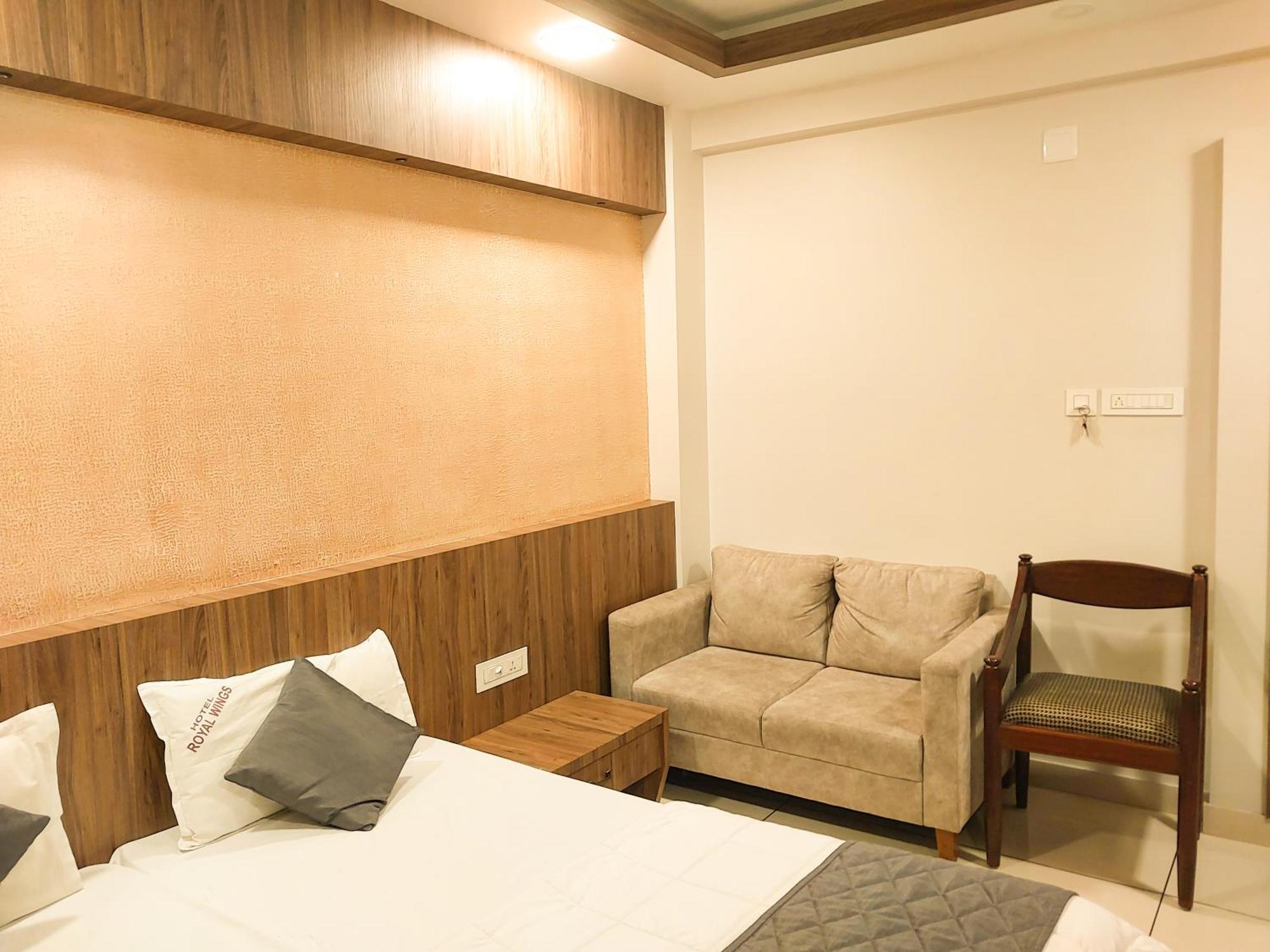 Hotel Royal Wings Elūr 外观 照片