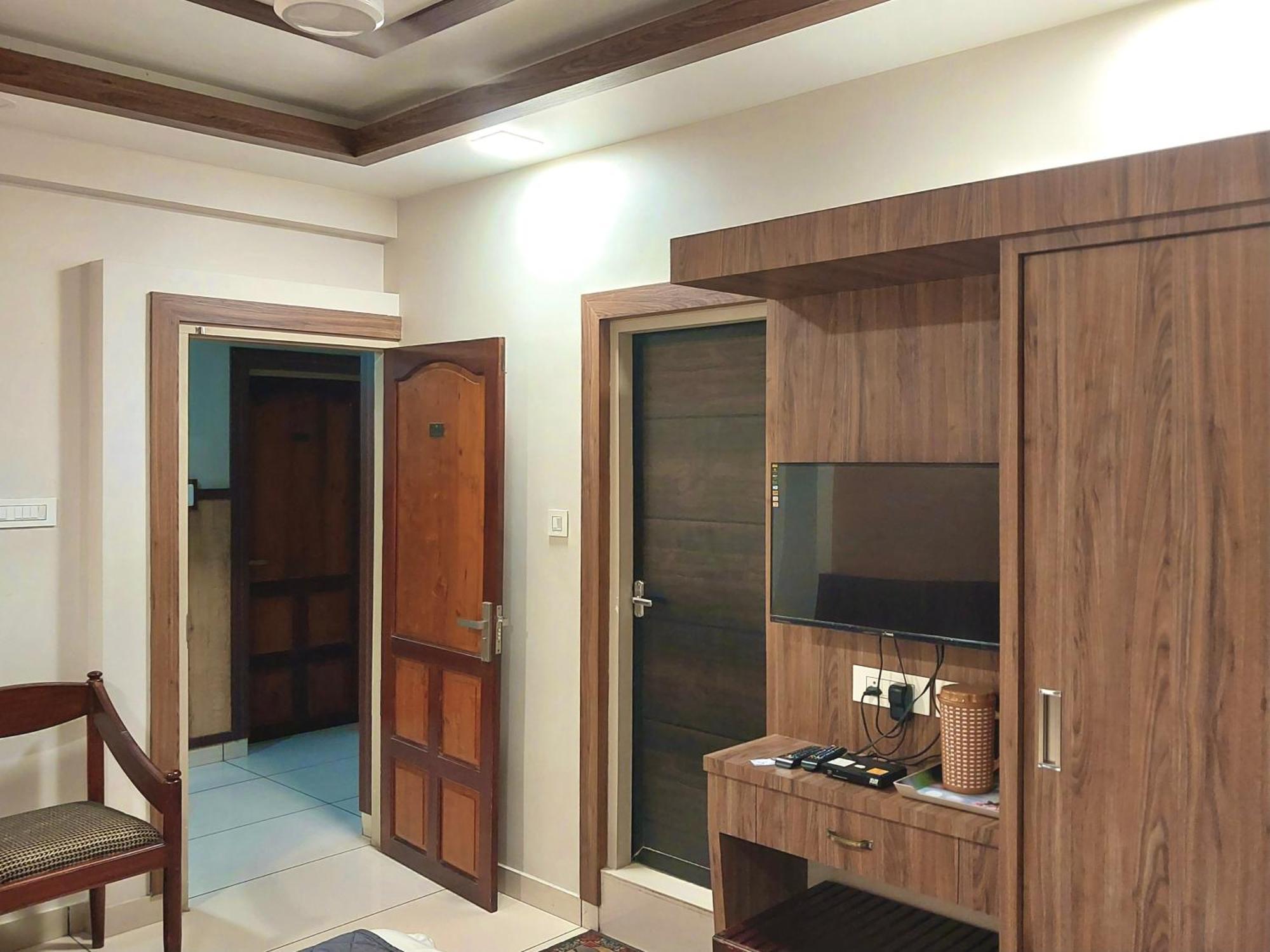 Hotel Royal Wings Elūr 外观 照片